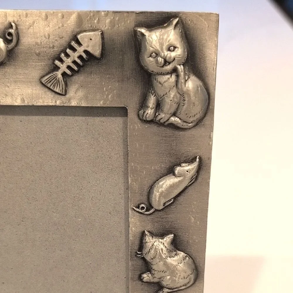 Pewter Tone Cat and Mouse Picture Photo Frame